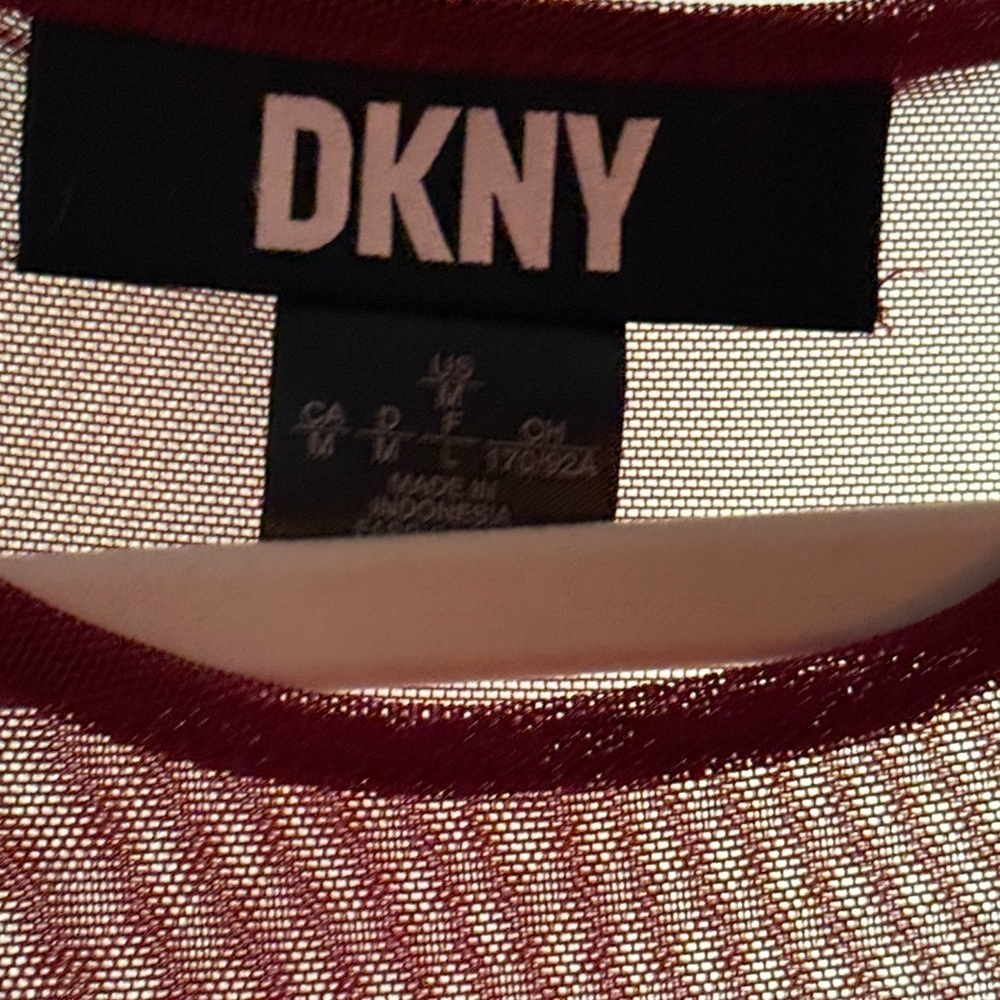 DKNY Red Sheer Fitted/Ruched Short Sleeve Top - Picture 3 of 6